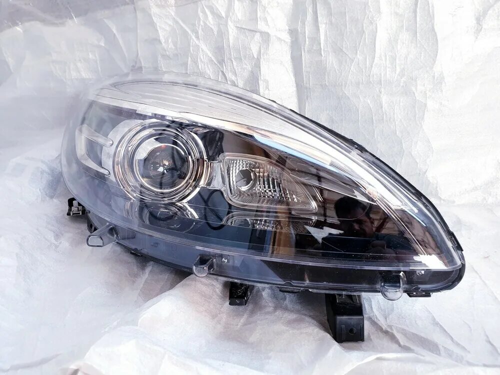 Фара рено сценик 2 рестайлинг. Renault scenic 3 bi xenon. фара ксенон renault scenic 3. фара правая рено сценик 3 ксенон. renault scenic 3 фара правая.