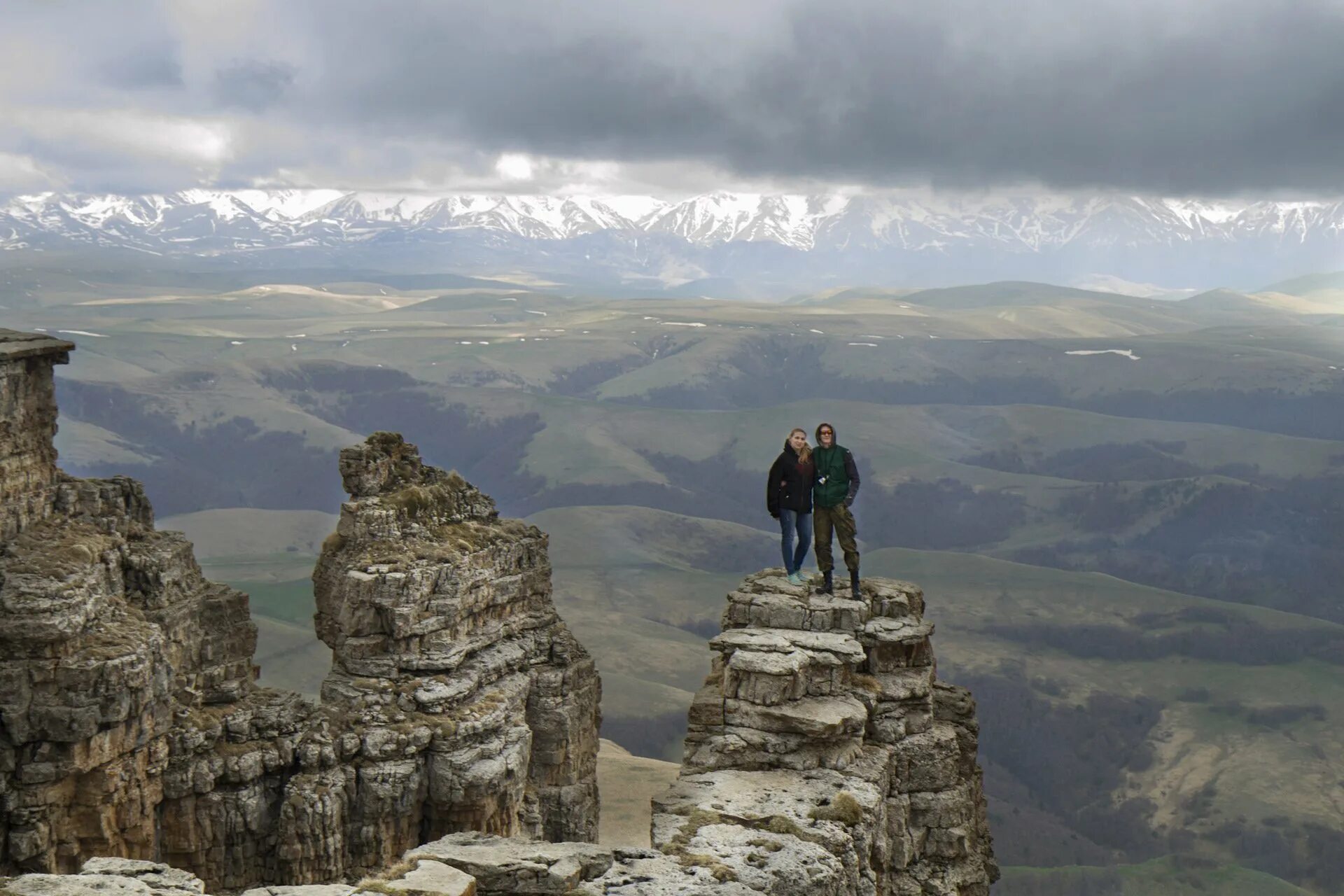 Плато Бермамыт. Пятигорск плато Бермамыт. Плато Бермамыт амфитеатр. Плато Бермамыт КЧР. Смотровая площадка эльбрус