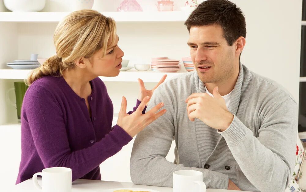 Женщина решилась. Муж и жена беседуют. Грустная женщина. Счастливая женщина. Красивые женщины бальзаковского возраста.