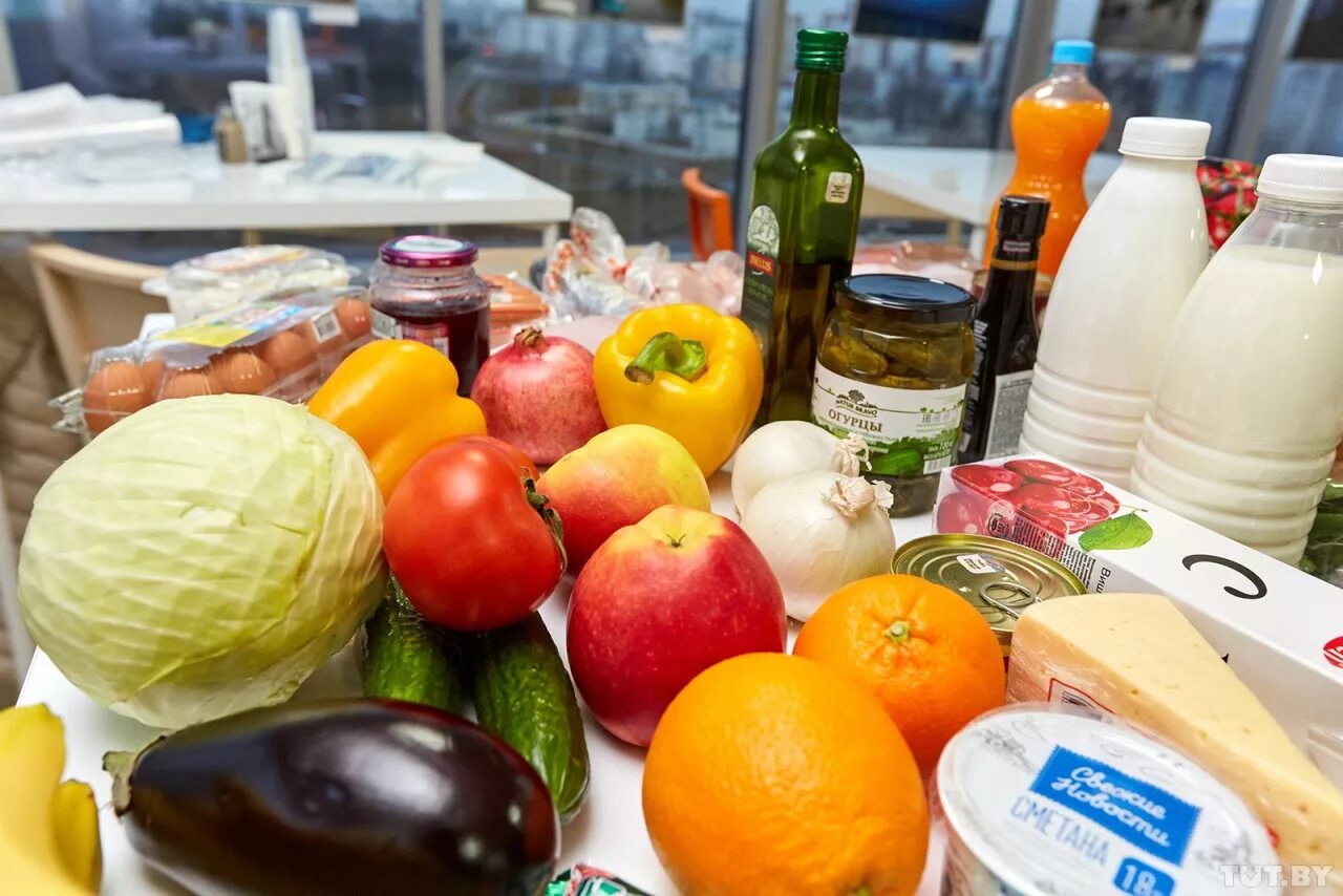 лежать продукт. лежать продукт. холодильник с правильной едой. лежать продукт. лежать продукт.