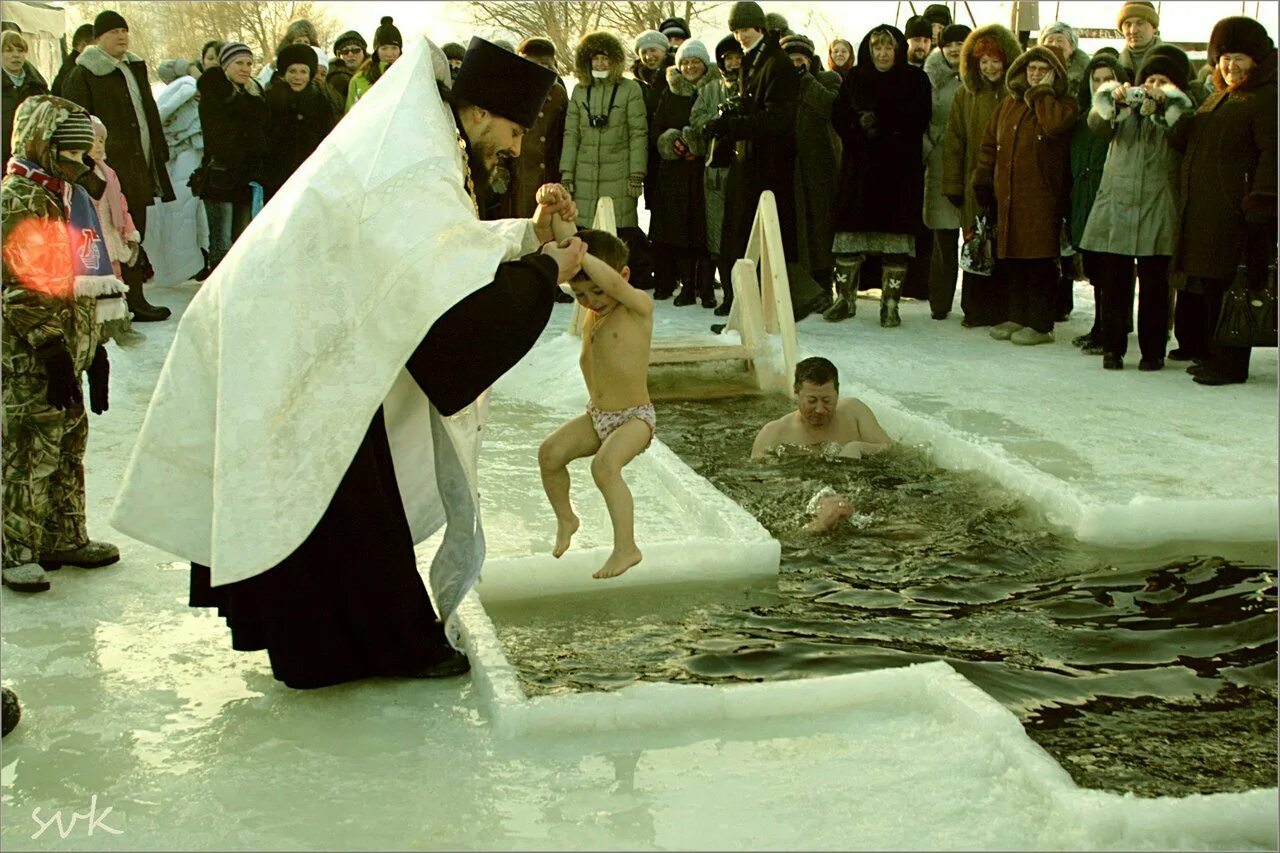 Крещение Господне окунание Иордан. Крещение Руси прорубь. С Крещением Господним 19 января. Крещение Господне Иордан 2023. Надо искупаться