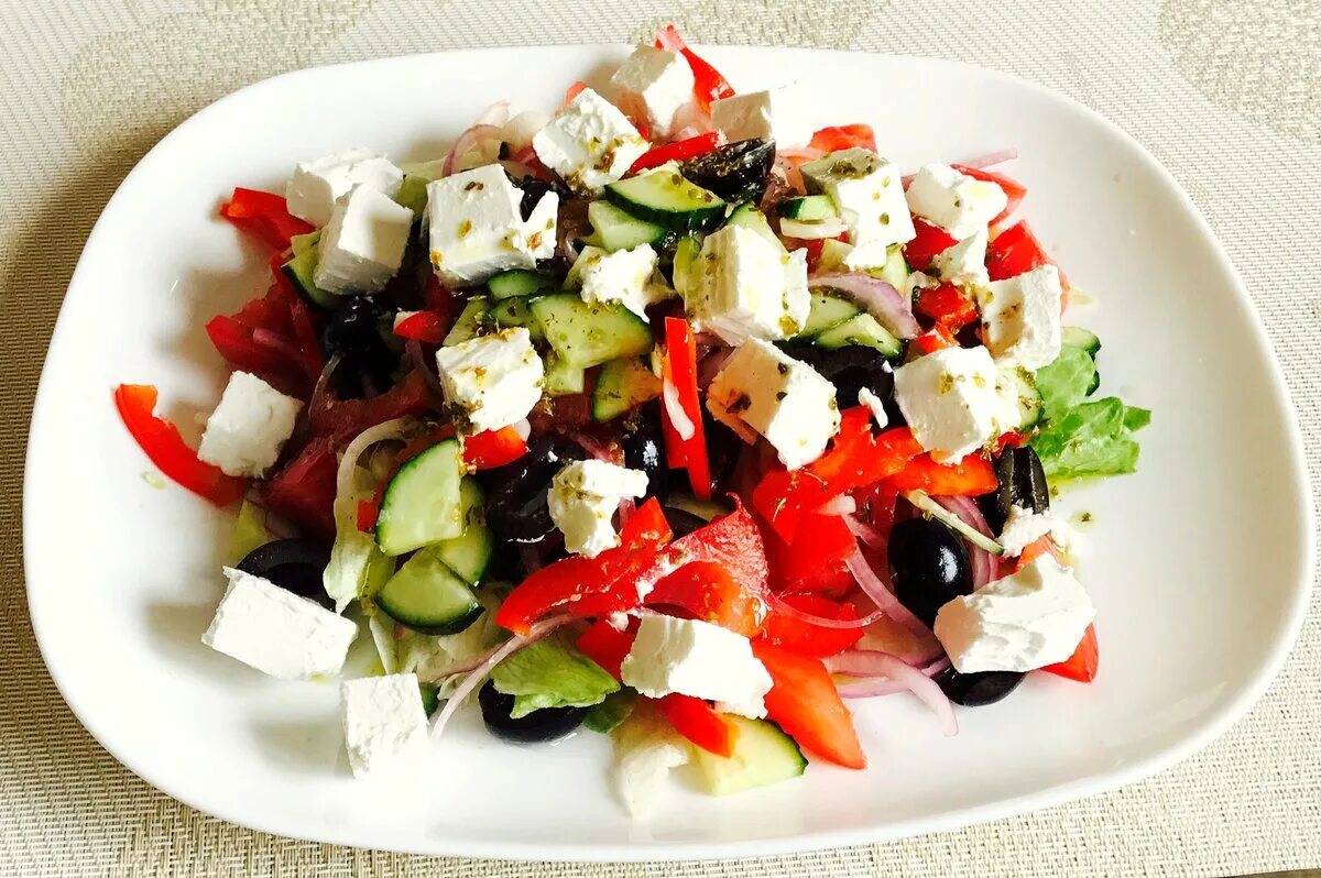 Салат греческий классический в домашних условиях простой. Greek Salad(греческий салат). Греческий салат с фетой. Греческий салат Афины. Греческий с фетой.