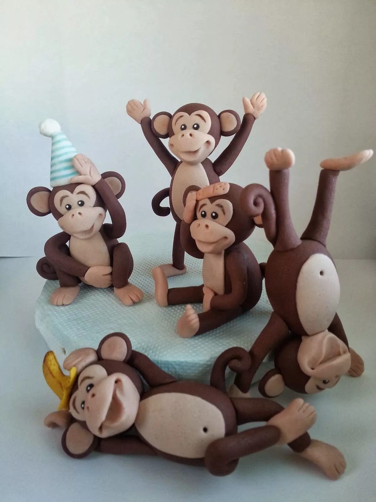 лепка мартышка. обезьянка из фоамирана мастер. обезьянка из картона. обезьянка поделка из бумаги. как сделать обезьяну.