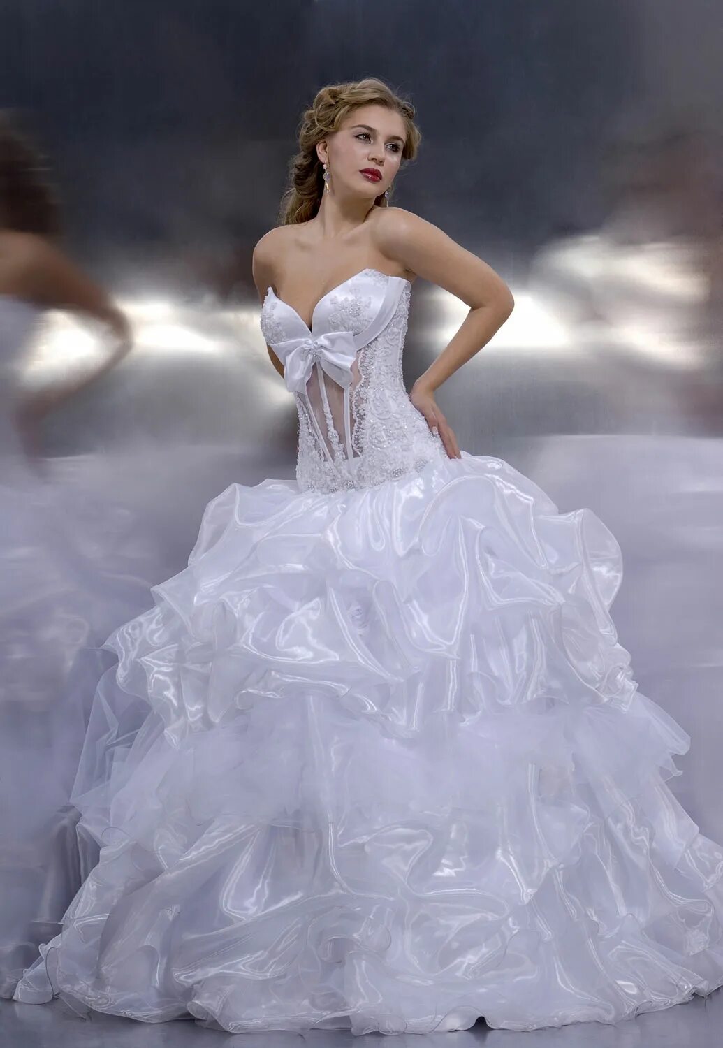 показ бербери 2010. Jesus del pozo свадебное платье. платье elie saab русалочка. платье свадебное из 2010. саша пивоварова на подиуме.