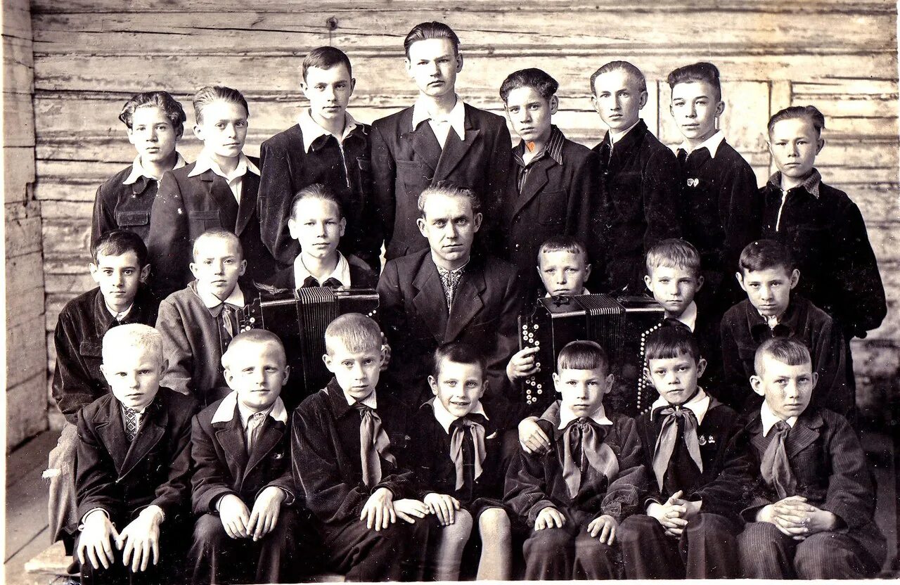 большедороженская средняя школа. болохово сш 2 1956 года. 101 школа новокузнецк. учитель года 1956. школа 1956 учителя.