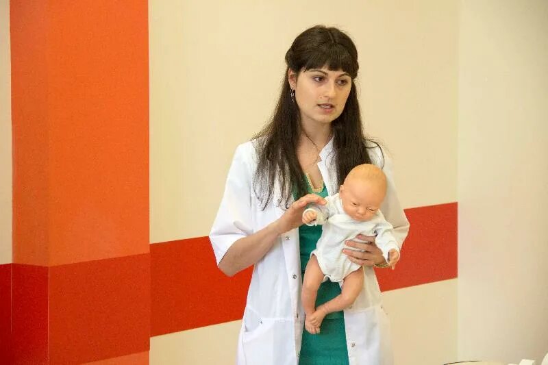 Грудное вскармливание в послеродовом периоде. Гаврилова юлия александровна москва. Медсестра и ребенок. Грудное вскармливание и врач. Роды и послеродовой период.