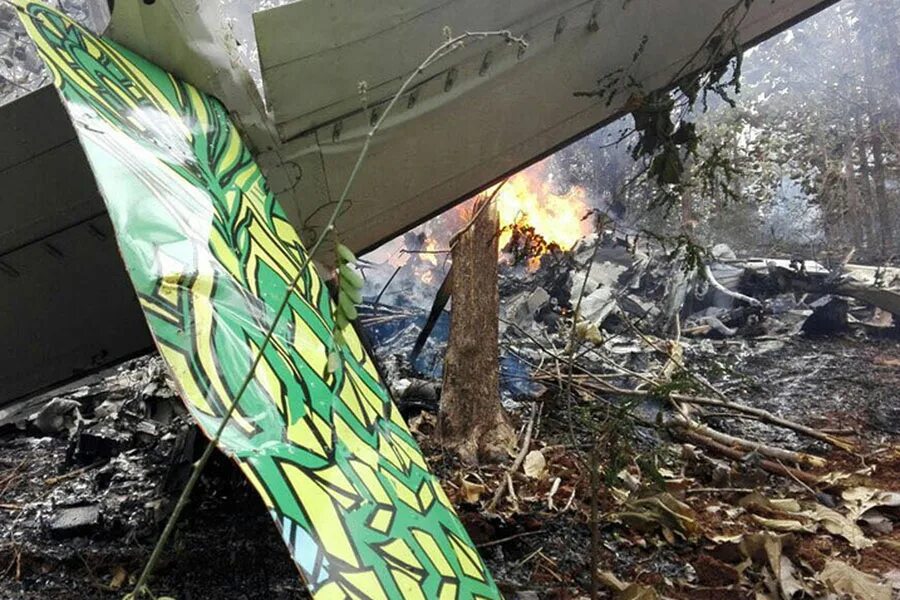Разбитый малый. Авиакатастрофа Боинг 757 в Коста Рике. Самолет в Коста Рике разбился. Авиакатастрофа в Коста Рике. Авария самолета в Коста Рике.