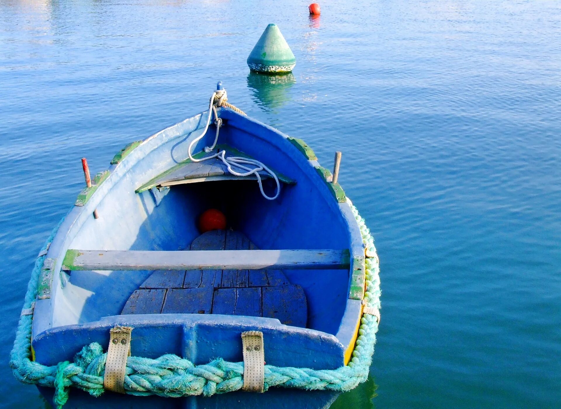 Как называются надувные плоты шлюпки. Лодка. Синяя лодка. Лодка шлюпка. Морская гребная лодка.