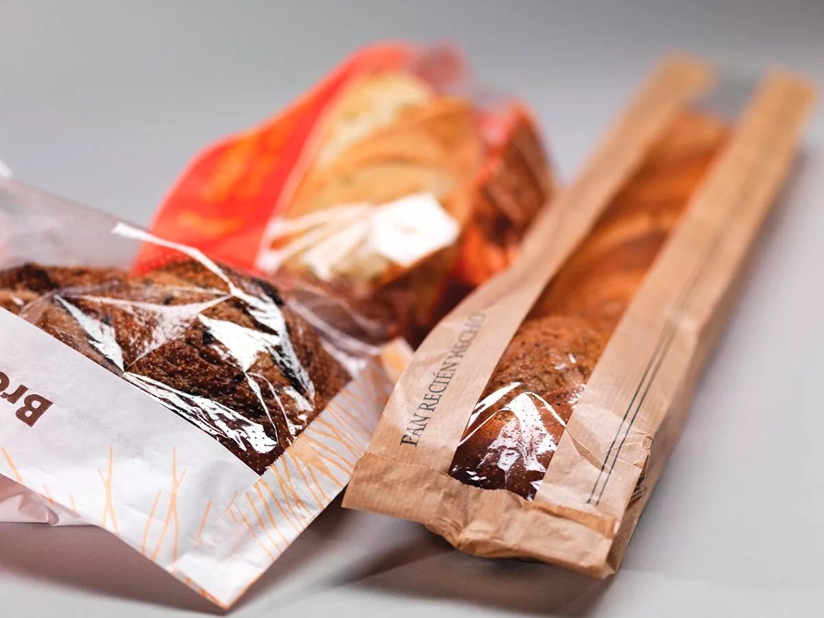 упаковка продуктов. хлеб в упаковке. продукты в вакуумной упаковке. бумажная упаковка для пищевых продуктов. пищевая упаковка.