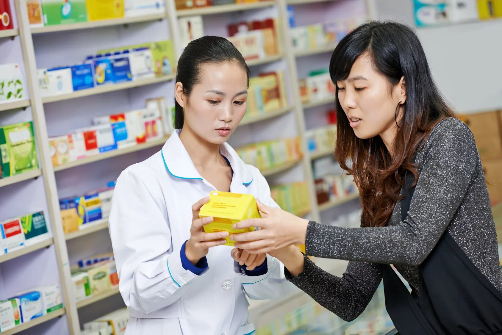 Китайская аптека. Фармация в Японии. Аптека в Японии. Китай лекарства.