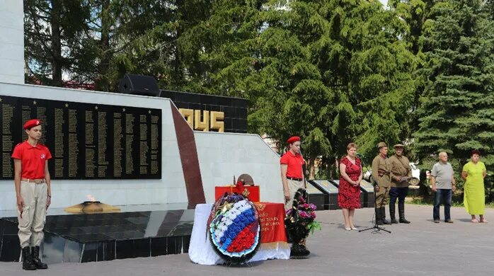 Администрация первомайск нижегородской области. Город Первомайск Нижегородской. Памятники Нижегородской области Первомайск. Первомайск Нижегородская область 9 мая. Первомайск Нижегородская область аллея славы.