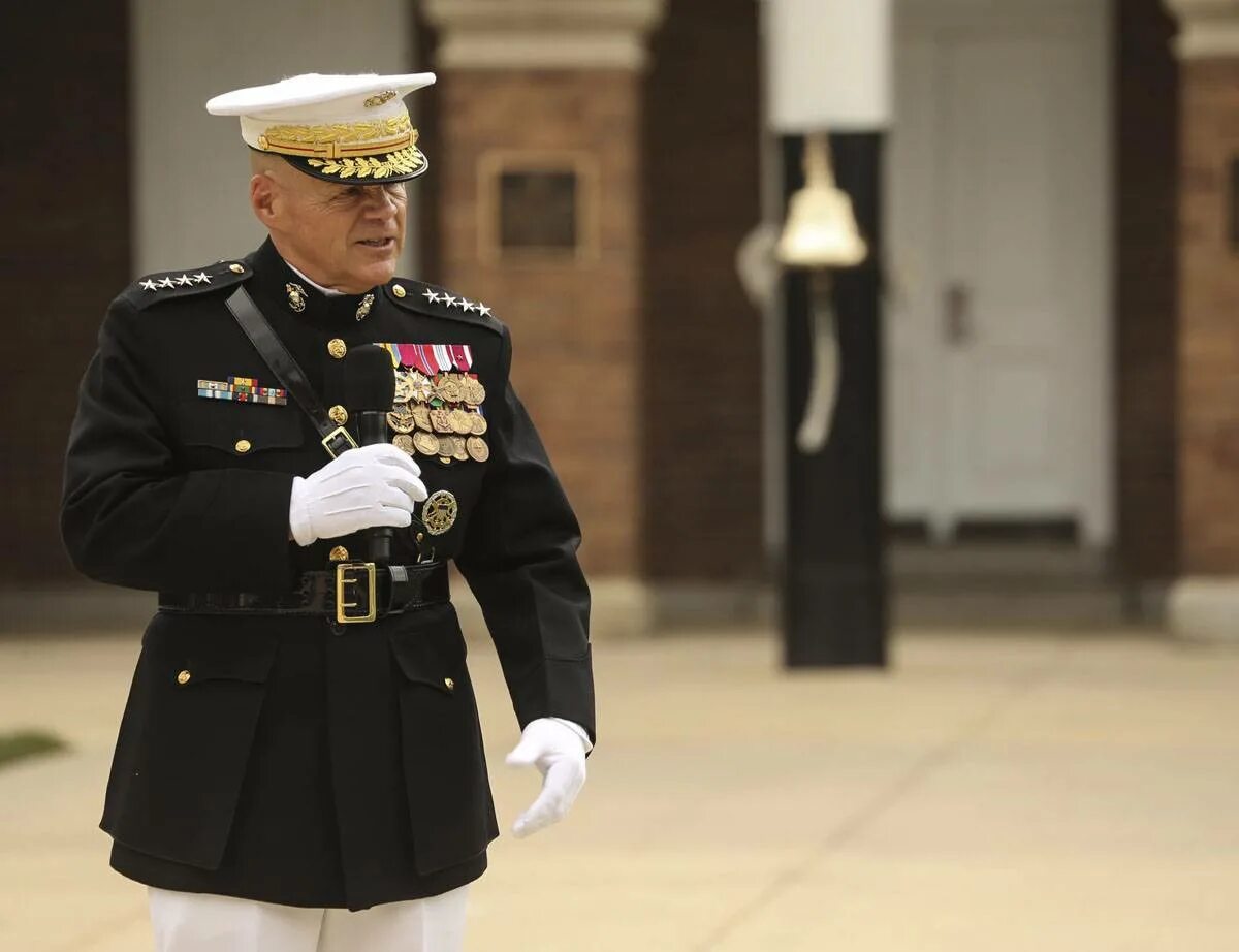 Лучшие качества офицера. USMC генерал. Marine Corps США форма. Парадная форма Генерала армии США. Дэвид Бергер генерал.