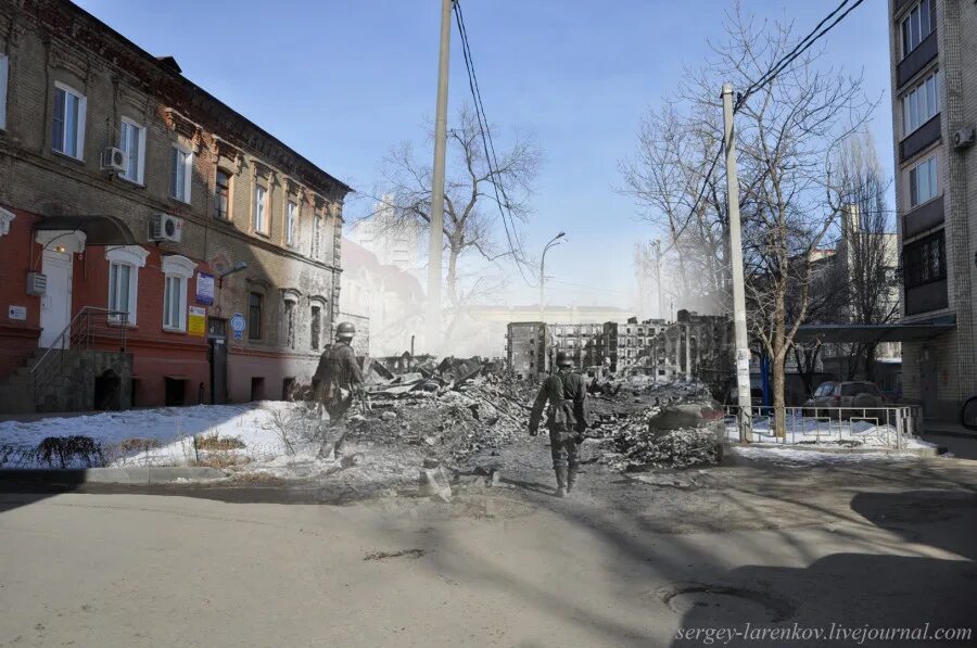 В каком году сталинград в волгоград. Сталинград 1942 и сейчас. Волгоград Сталинград. Сталинград Волгоград связь времен.