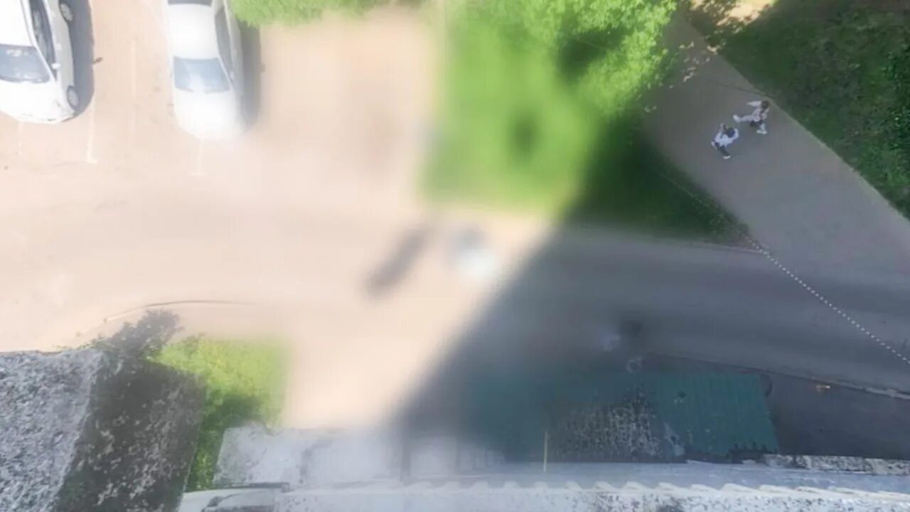 Девочка выпала из окна тамбов. Балкон с 10 этажа. Ребенок выпал с 10. Севастопольский проспект. Ребенок выпал с 10.
