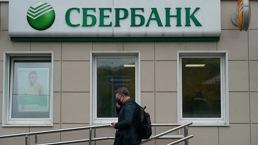 Газпромбанк можно снимать в сбербанке. Сбербанк 18. Банк Россия ипотека. Банки готовятся корректировать ставки по кредитам.