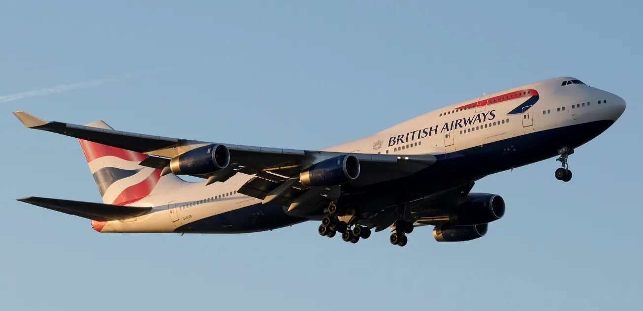 Jumbo jet. Боинг 747 400 джамбо Джет. Боинг 747 Бритиш Эйрвейз. Boeing 747-400 British Airways. Боинг 747 джамбо Джет 1975.