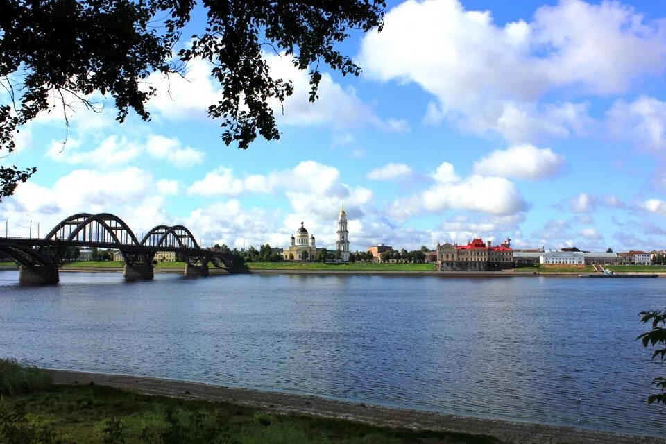 Рыбинский википедия. Рыбинск набережная. Набережная Волги Рыбинск. Набережная Рыбинск водохранилище. Городской округ город Рыбинск.