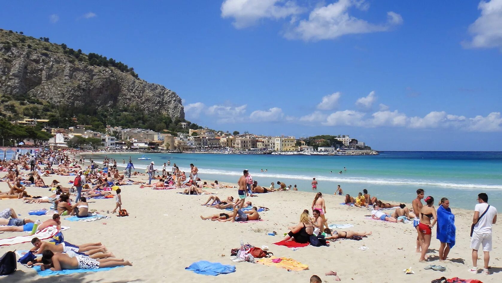 Где лучше в августе. Палермо Сицилия пляжи. Монделло Сицилия. Климат Сицилии. Палермо Италия парк.