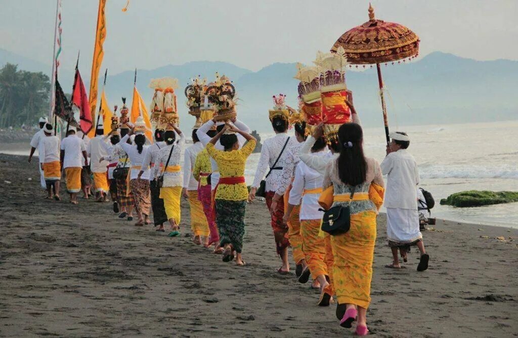 Ниепи Бали. День тишины (Nyepi Day) - Бали. Ньепи новый год на Бали. Церемония Меласти Бали.