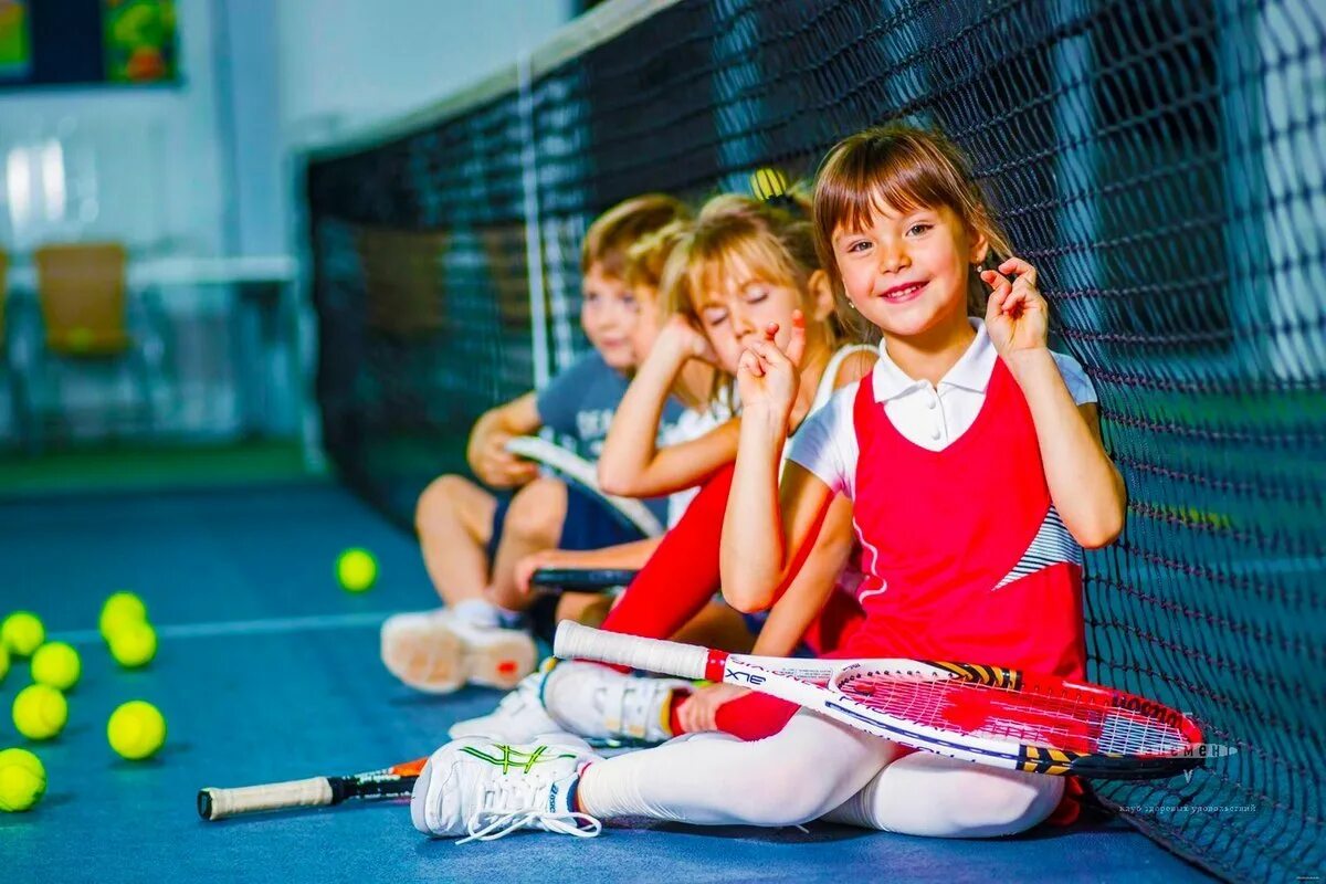 Children do sports. Спорт дети. Спортивные секции. Детские спортивные секции. Спортивные кружки и секции.