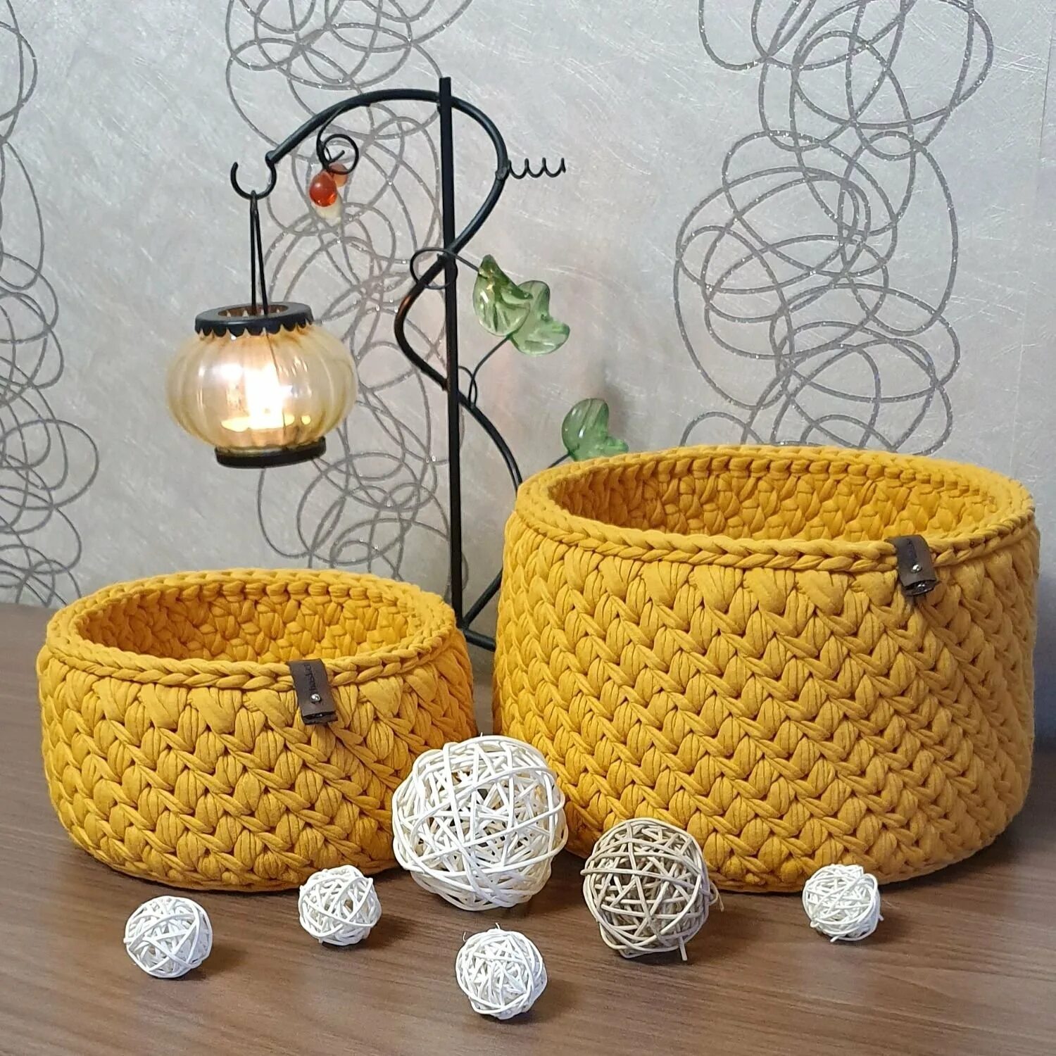 корзины из трикотажной пряжи. вязаные корзинки. корзинка вязаная крючком из трикотажной. вязаные интерьерные корзины. корзины из трикотажной пряжи.