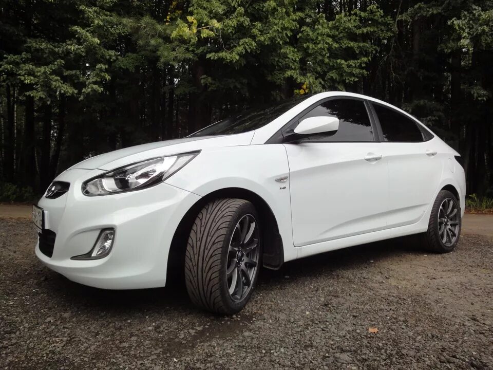 Диски хундай. Hyundai Solaris r17. Hyundai Solaris 2011 r16. Solaris 1 r17. Hyundai Solaris диски r17.