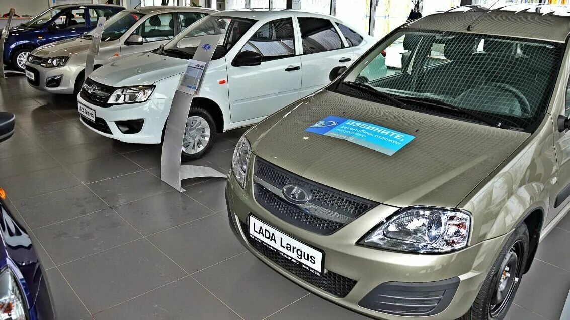 улица индустриальная 3. премьер авто. автосалон в шарыпове премьер. машины в автосалоне. шарыпово автосалон лада.