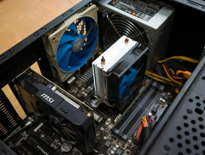 Как поставить башенный кулер. AMD RX 6300. Башенный кулер AVC a722. Стоковый кулер для FX 6300. Вдув выдув вентилятора ПК.