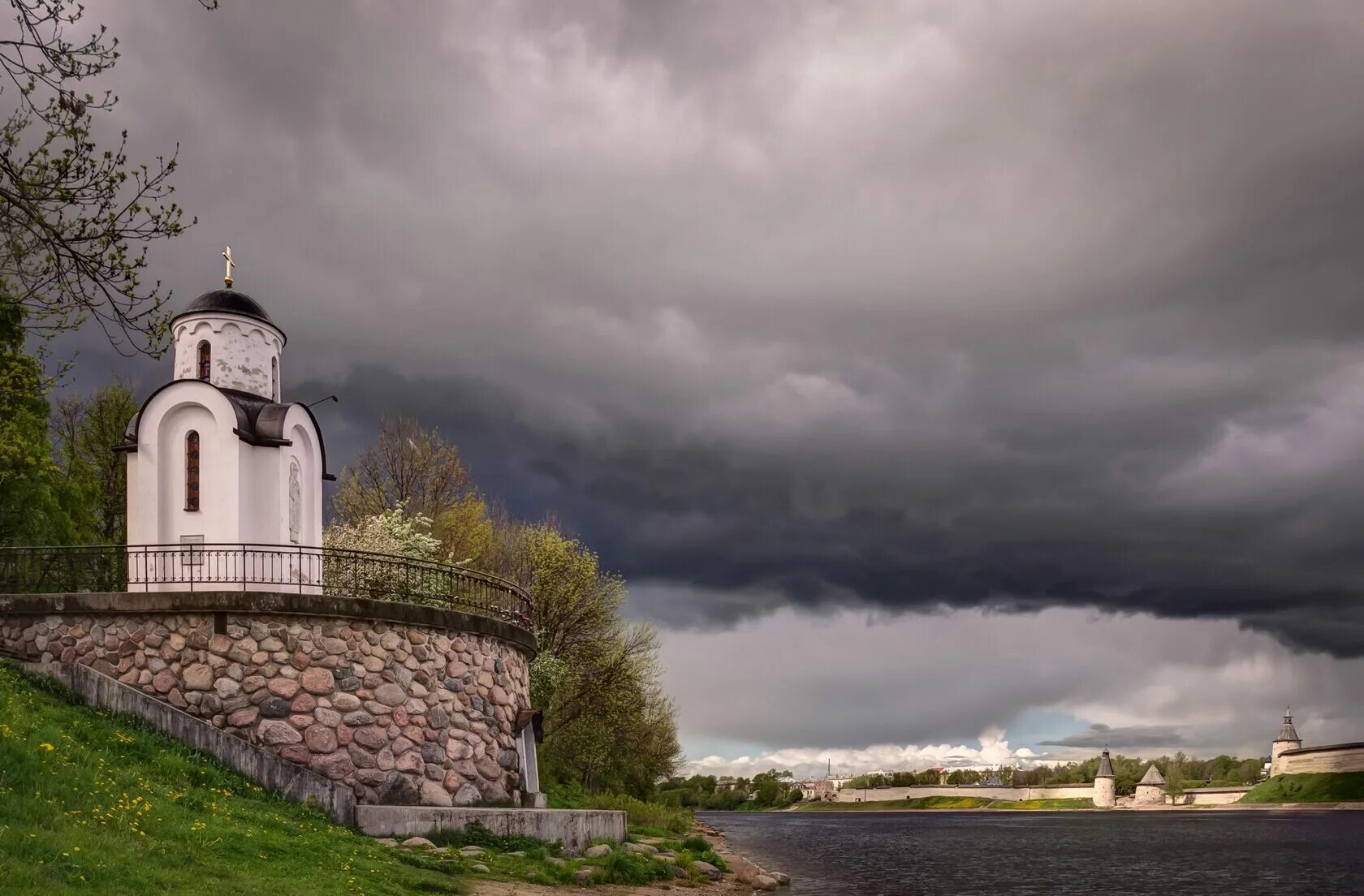 Часовня ольги. Часовня ольги. Ольгинская часовня псков. Часовня княгини ольги в пскове. Часовня святой ольги в пскове.