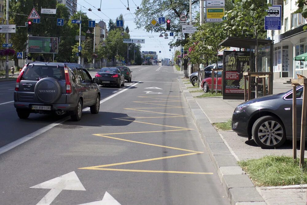 дорожная разметка 1. 17. 11 заездной карман. дорожная разметка жёлтый зигзаг. 17.