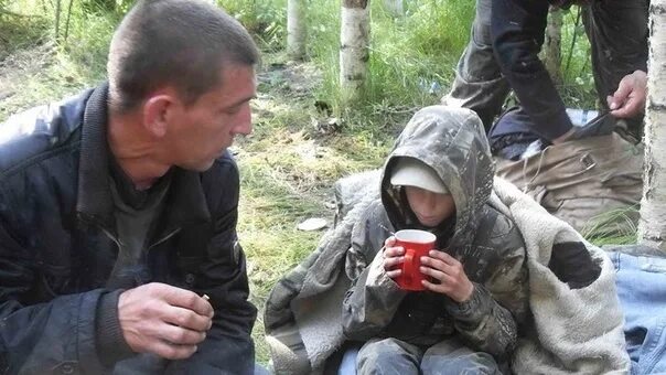 Поиски мальчика в лесу. Поиски мальчика в лесу. Ребенок потерялся в лесу. Мчс в лесу. Поиски мальчика в лесу.
