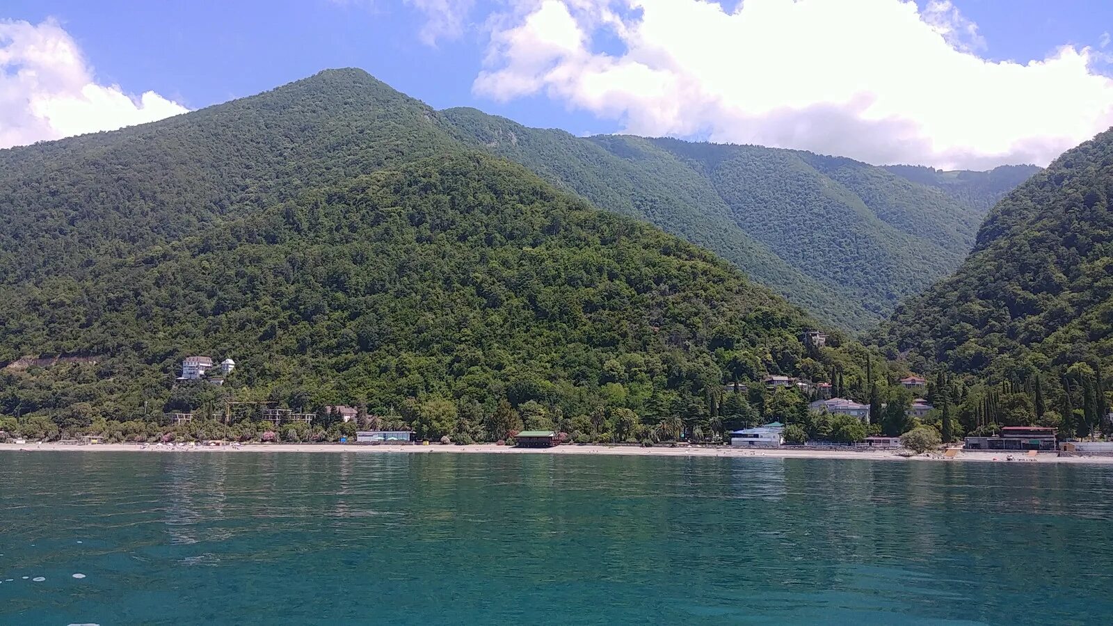 Вода в море в гагре сейчас
