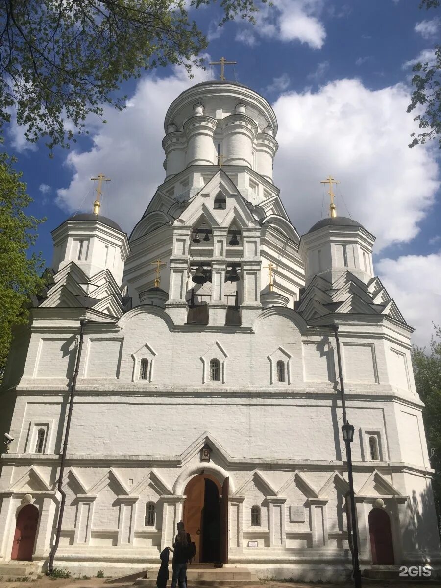 Храм усекновения главы иоанна предтечи в братеево. Коломенское храм усекновения главы иоанна предтечи. Храм усекновения главы. Храм усекновения главы св. Церковь усекновения главы иоанна предтечи в дьякове.