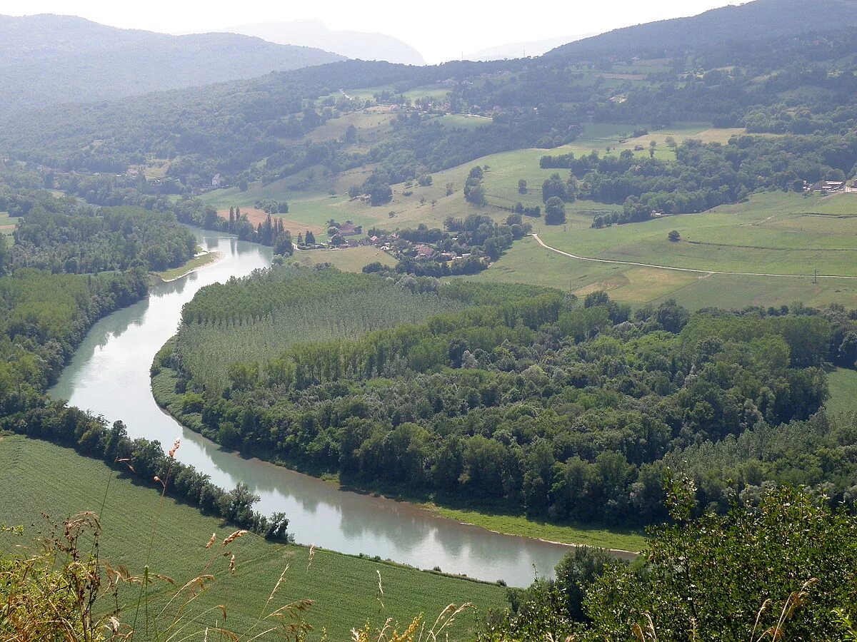 Река Рона во Франции. Река Рона в Швейцарии. Долина реки Рона. Река Рона во Франции фото. Рона франция
