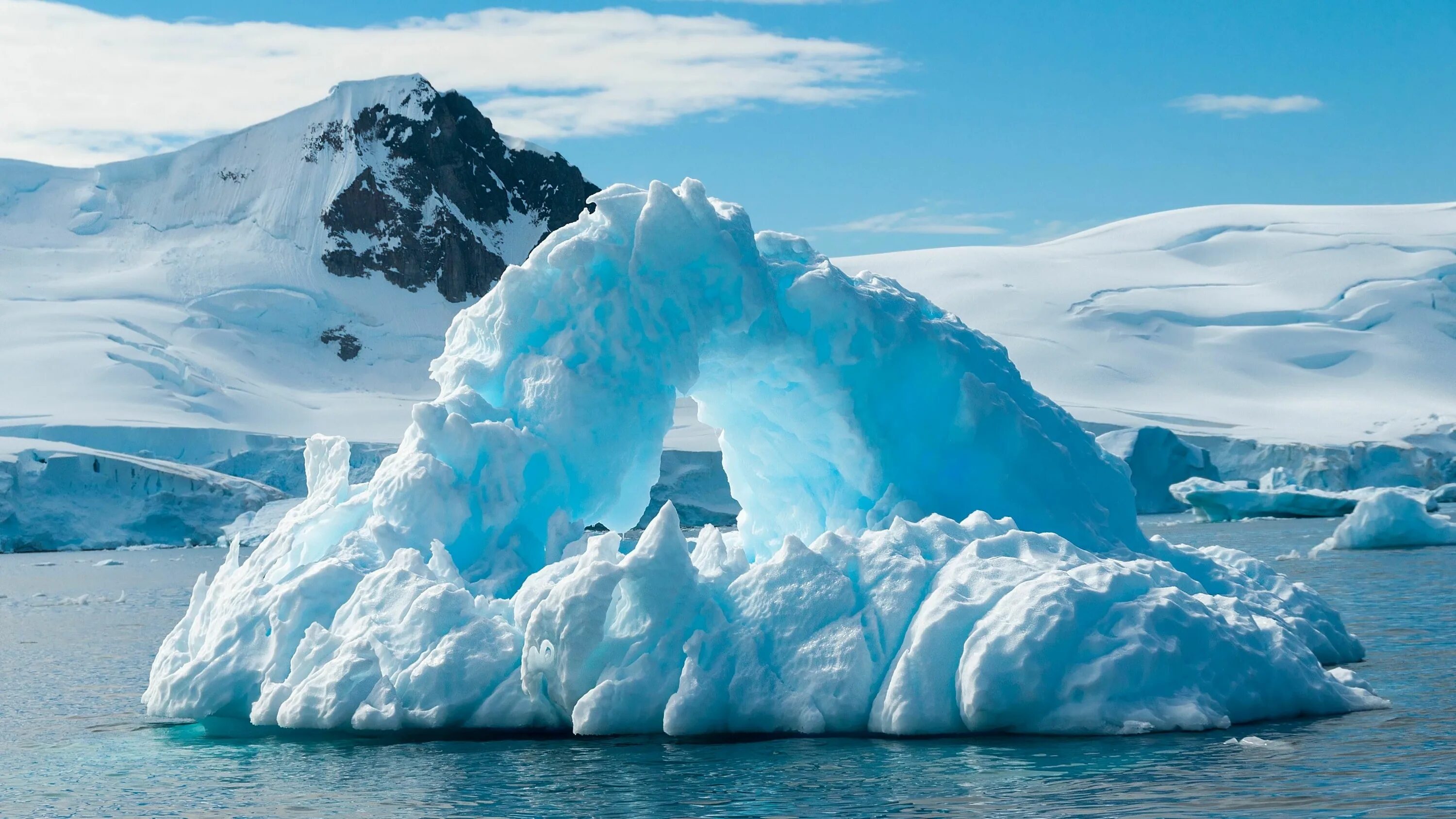 Самой айс. Ледники айсберги Антарктиды. Арктика Антарктика Антарктида. Антарктида таяние ледников 2020. Ледниковый Покров Антарктиды.