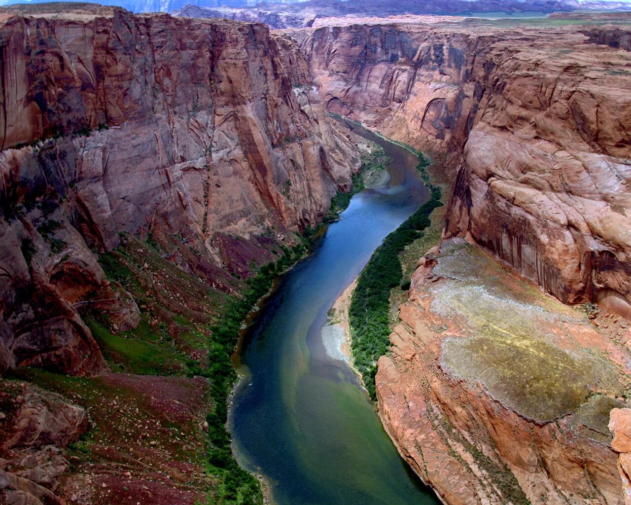 Lake Powell, Glen Canyon NAR. Colorado and Sun Juan Rivers. Utah/Arizona, USA Mi