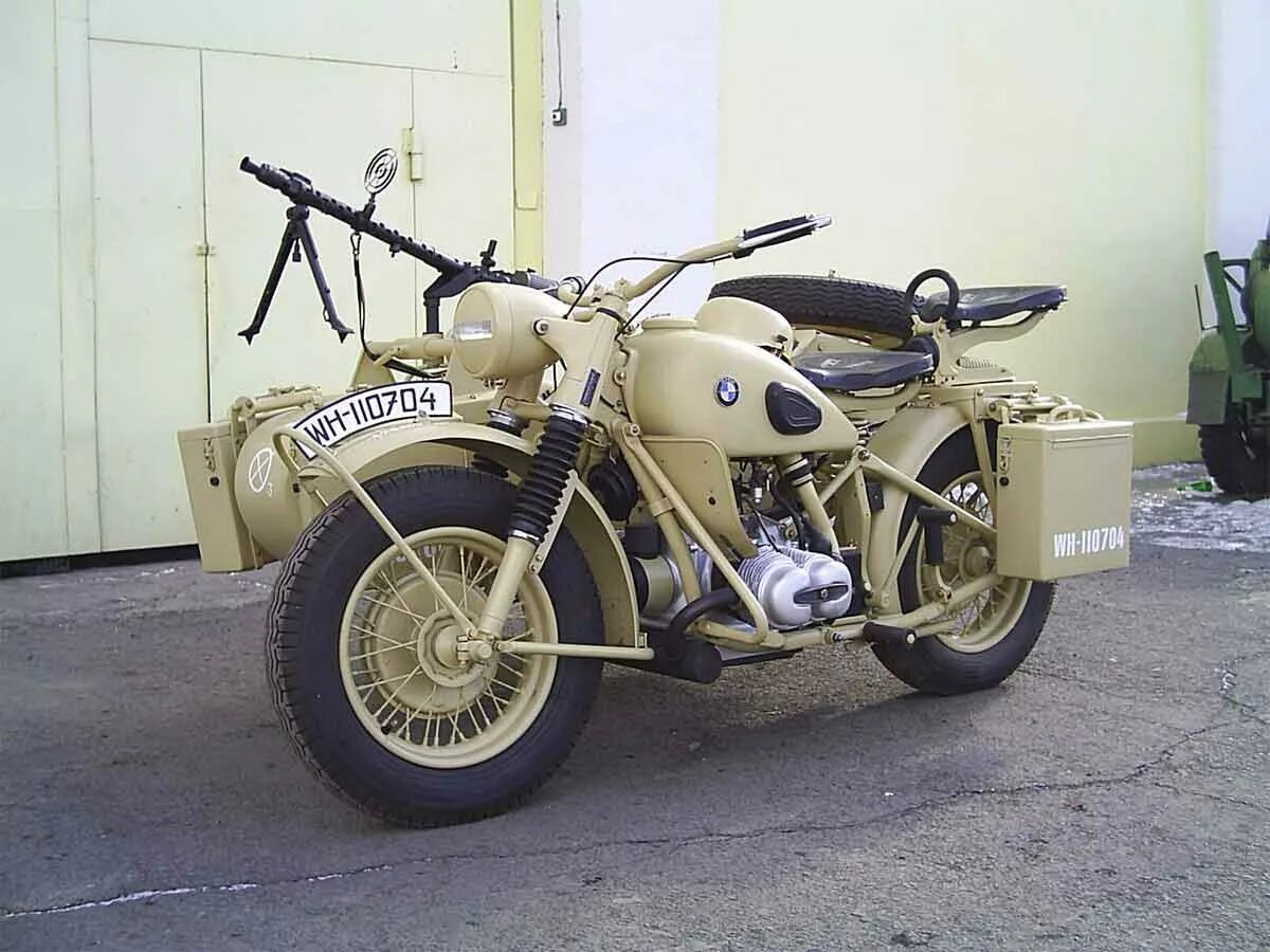 Байк 75 производитель. BMW r75. Мотоцикл BMW r75. Мотоцикл БМВ вермахта. Мотоцикл БМВ Р 75 вермахта.