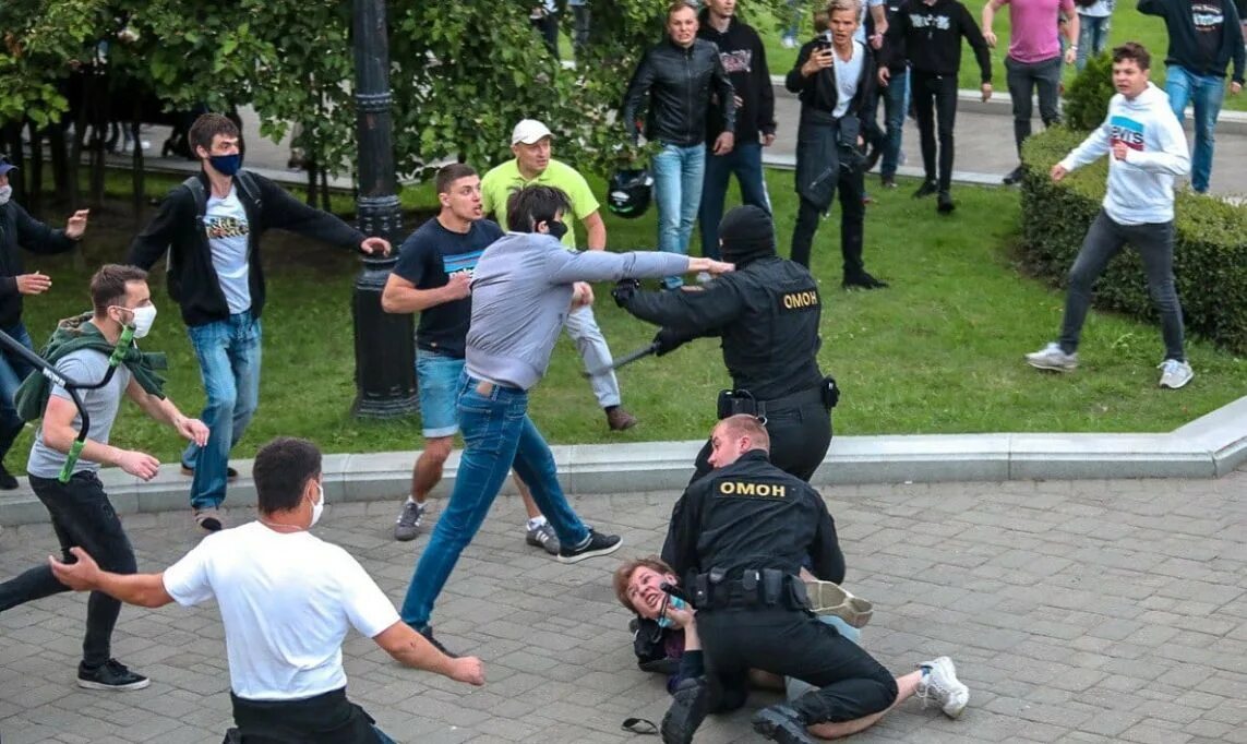 Нападение на сотрудника при исполнении срок