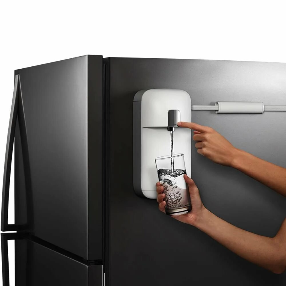 Холодильник electrolux side by side. Вода в больших холодильниках. Холодильник со льдом и водой. Холодильник с water dispenser. Холодильник с питьевой водой.