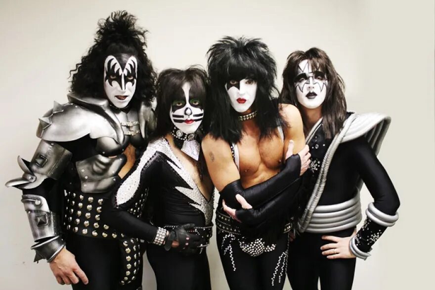 Группа Kiss. Группа Кисс участники. Группа Кисс молодые. Группа Kiss год. Старые кис