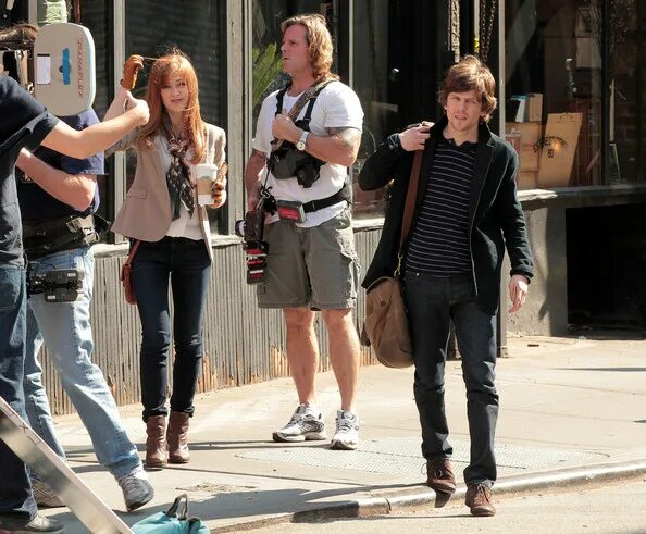 Эмбиент лайтман машина фото. Съемки обманутых сестер. Съемки обманутых сестер. Айла фишер и джесси айзенберг. Эмбиент лайтман машина фото.