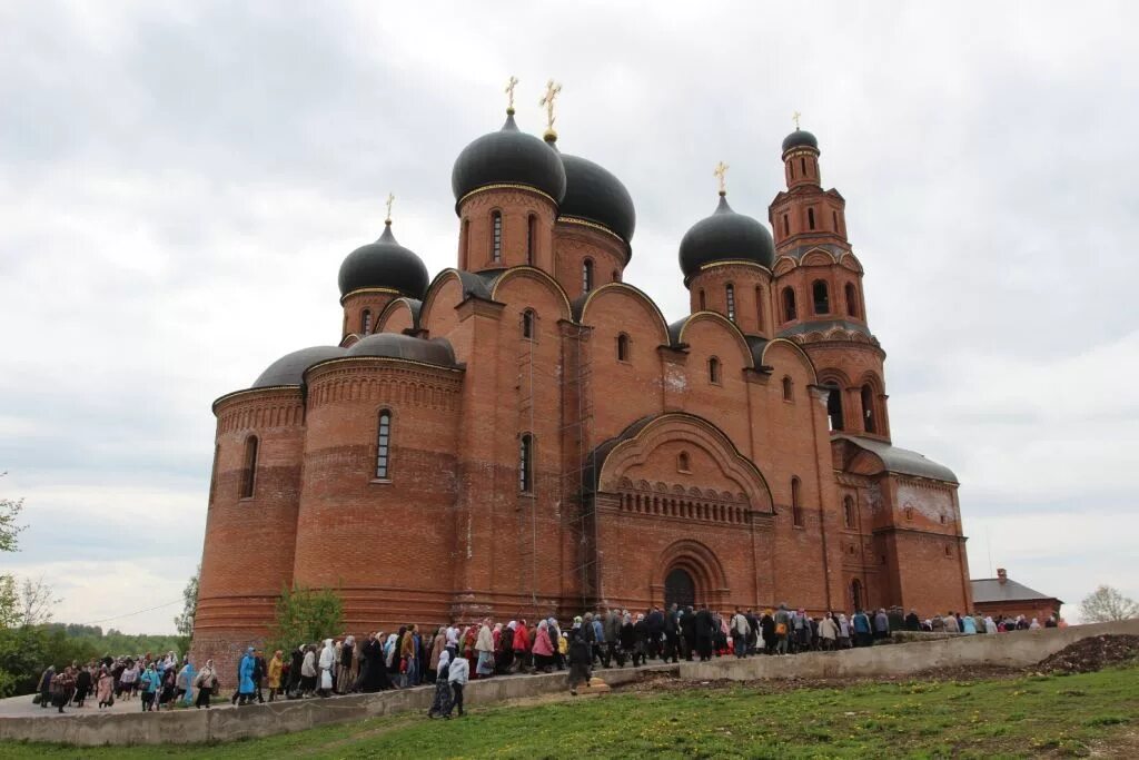 Свято георгиевский монастырь кустики. Успенский Свято-Георгиевский мужской монастырь Башкирия. Свято Успенский Георгиевский монастырь мужской Башкортостан. Успенский Свято-Георгиевский мужской монастырь святые кустики. Успенский Свято-Георгиевский мужской монастырь святые кустики Уфа.