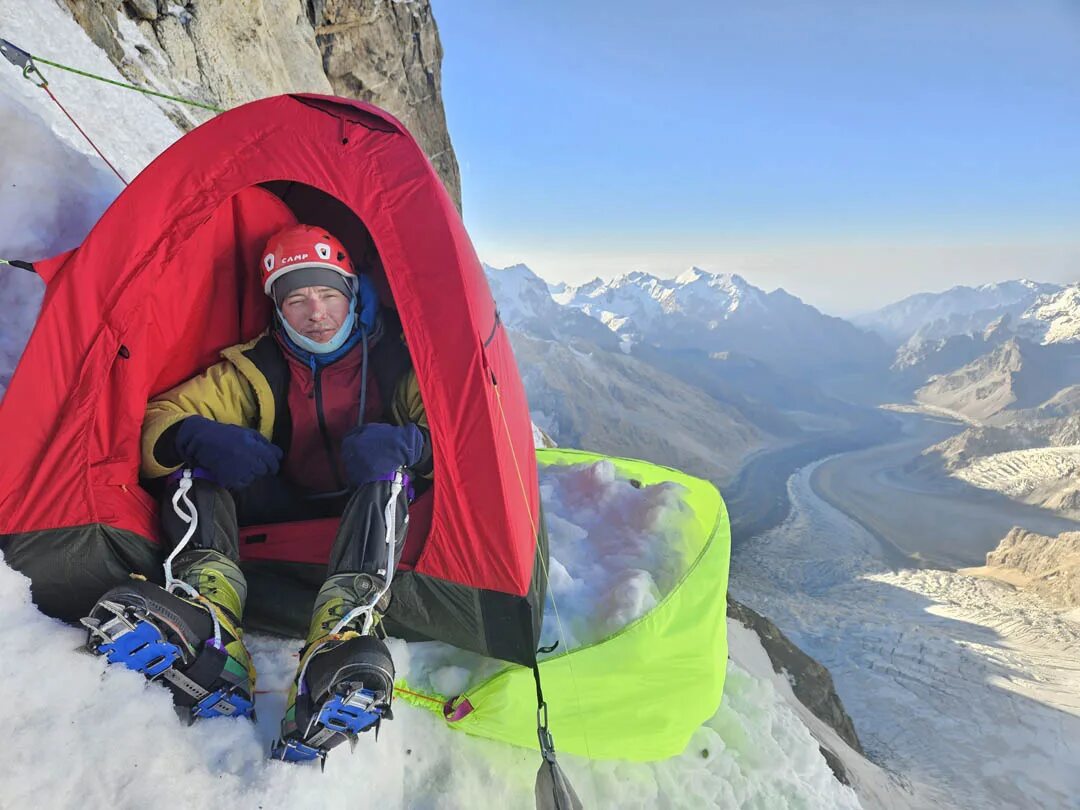 горы снаряжений