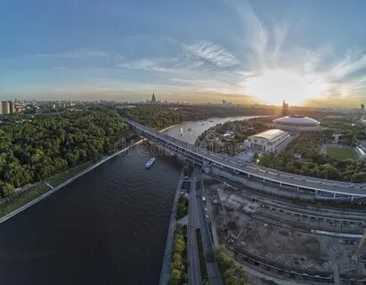 Лужники москва река