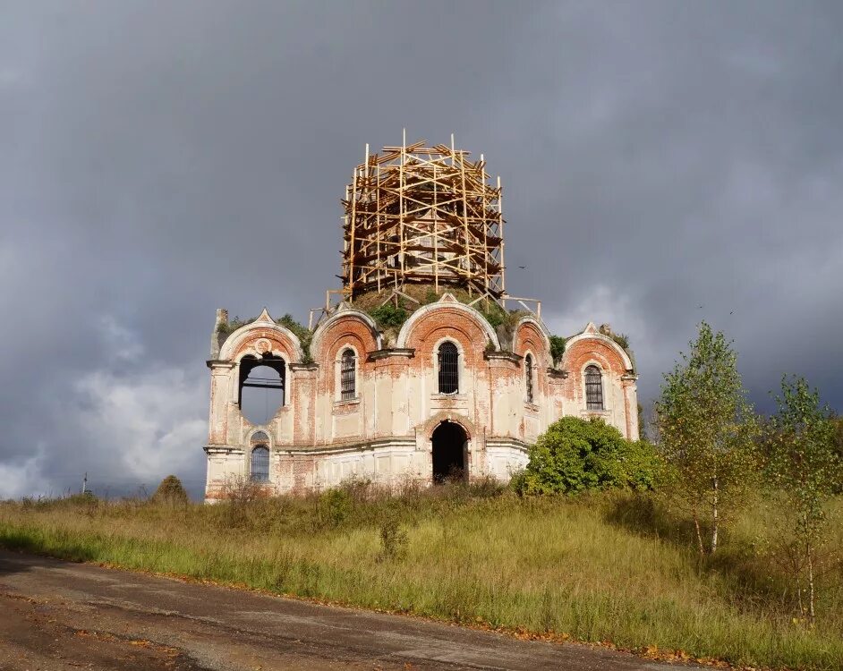 Восстановление храмов в россии. Церкви Николая Чудотворца Гурьево-Воскресенское. Гурьево Церковь Николая Чудотворца. Церковь в Гурьево Тверской области. Гурьево-Воскресенское Старицкий район.