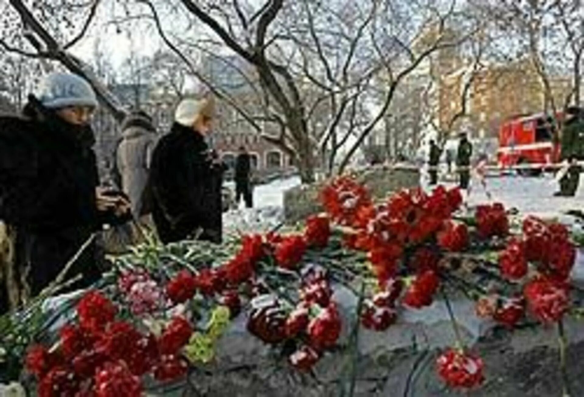 Жертвы нового года. Мемориал жертвам "хромой лошади" Пермь. Могилы жертв хромой лошади. Хромая лошадь в Перми кладбище.