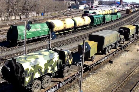 Эшелон военной техники. Воинский эшелон. Эшелон с военной техникой. Дело эшелона. Дело эшелона.