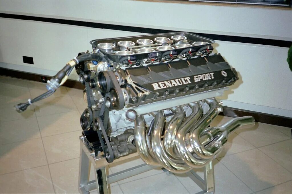 Renault 5 двигатель. Renault v10. Мотор v10 Phaeton. Renault v10 f1 engine. F1 v10.