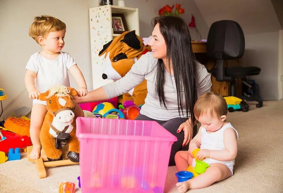 Ребенок говорит родителям. Няня / nanny (2022). Няня занимается с ребенком. Ня. Няня.