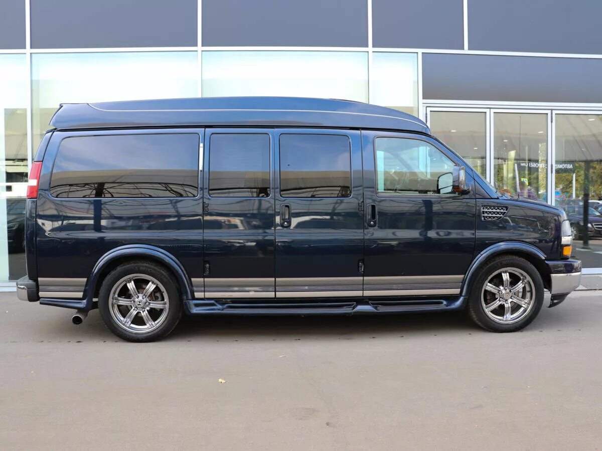 Шевроле экспресс с пробегом в россии. Chevrolet Express 2. Chevrolet Express 2010. Chevrolet Express 4 дверная. Chevrolet Express 1995.